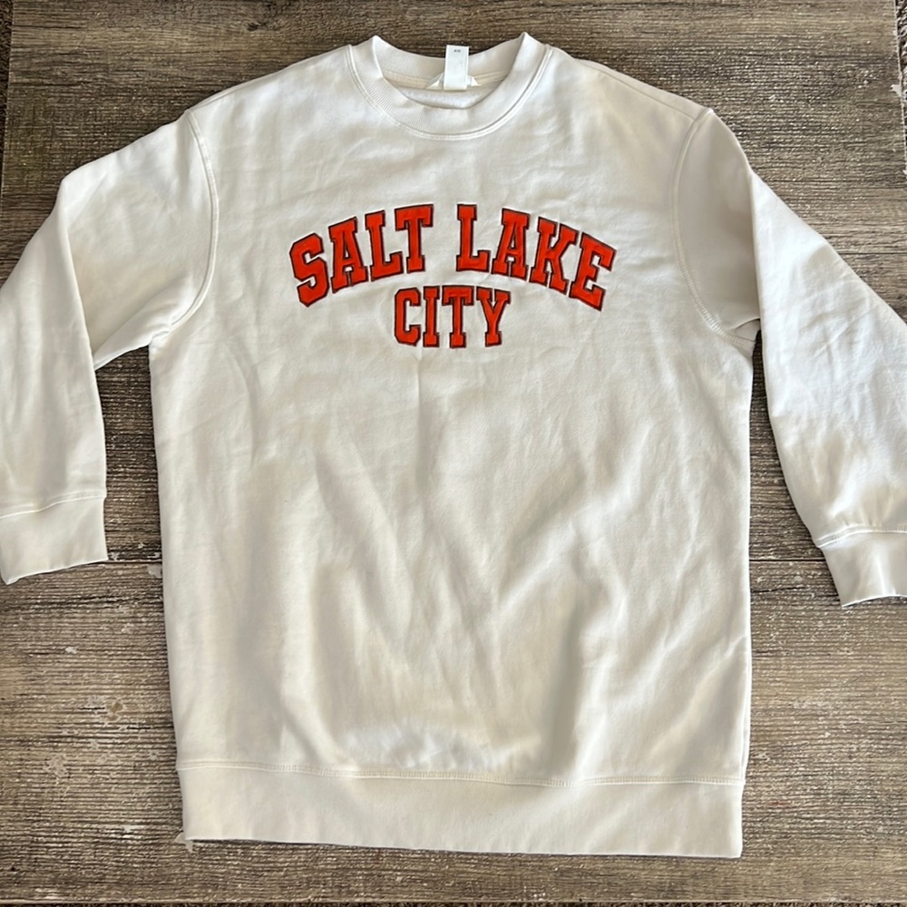 LAST CHANCE H&M white with orange Salt Lake City graphic crew neck sweatshirt